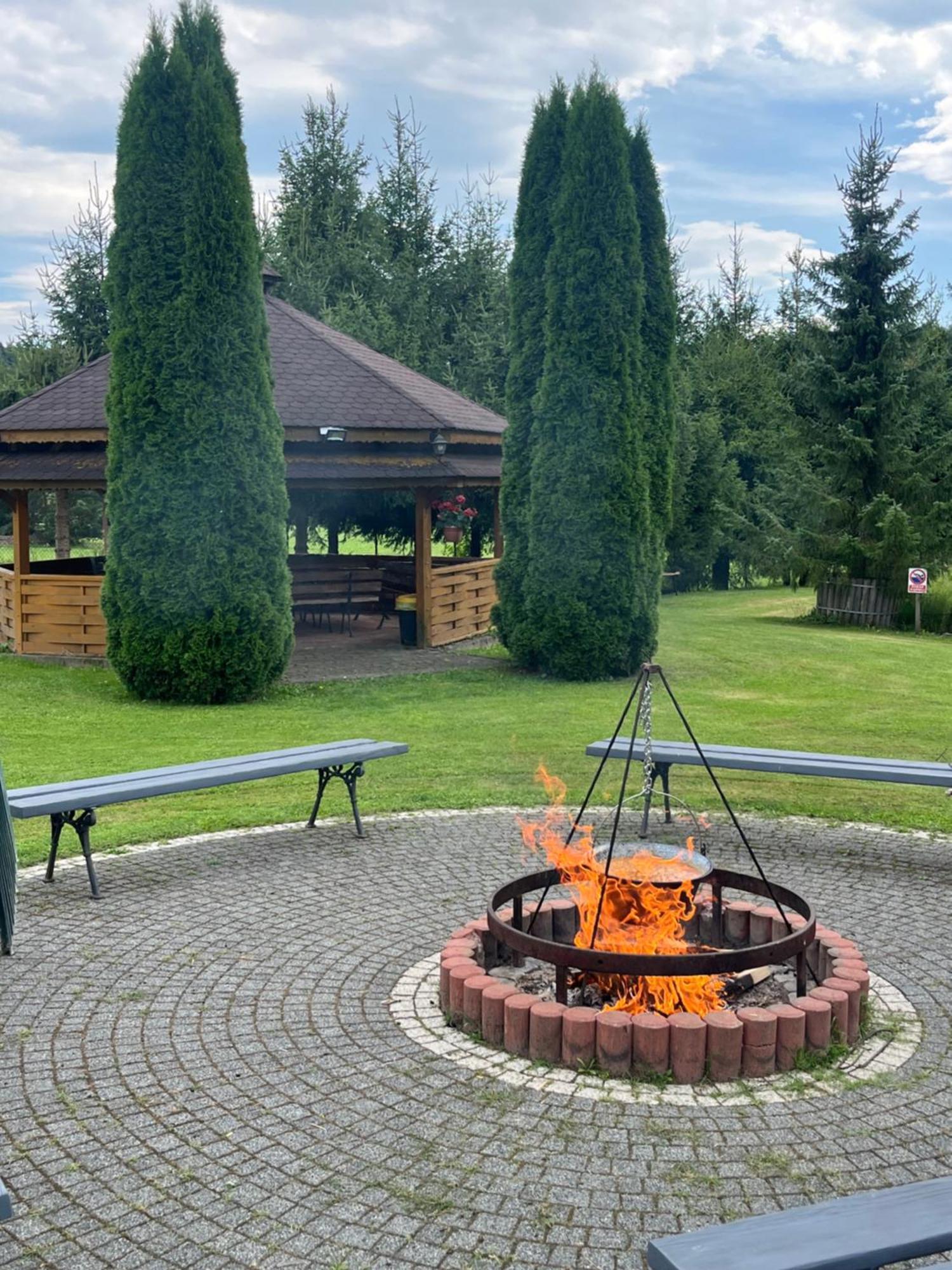 Domki Nad Stawem Uherce Uherce Mineralne Esterno foto